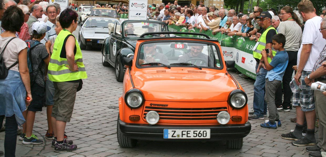 Trabant 1.1 Cabrio von Ronny Tolliszus und Frank Weidenmüller bei der Zieleinfahrt der Sachsen Classic in Chemnitz 2016