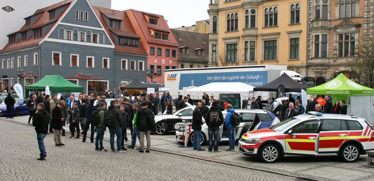 Eine Präsentation innovativer Fahrzeuge auf dem Zwickauer Hauptmarkt war Bestandteil des 1. Symposium Automotive & Mobility