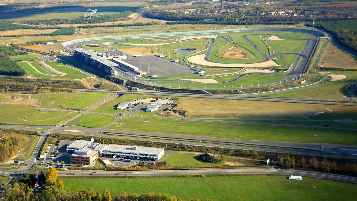 Blick auf das DEKRA Automobil Test Center und den Lausitzring in Klettwitz bei Dresden. Die Renn­strecke gehört seit 1. November 2017 ebenfalls zur DEKRA.