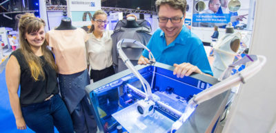 Die Nutzung neuer Technologien wie 3D-Druck, u. a. eingesetzt für Applikationen an Kleidern, stand im Mittelpunkt der „Industry meets startup“-Area, die federführend vom Industrieverein Sachsen 1828 e. V. gestaltet wurde.