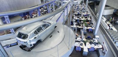 BMW baut das Werk Leipzig mit einem Investment von 300 Millionen Euro aus und will damit die Jahreskapazität von derzeit rund 250.000 Einheiten auf etwa 350.000 Einheiten im Jahr 2020 steigern.