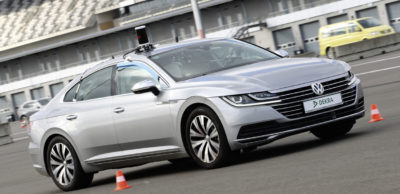 Die DEKRA betreibt auf dem Lausitzring ein Testfeld für das automatisierte Fahren. Das Fahrerlager wird bereits zur Abbildung von Stadtszenarien genutzt.