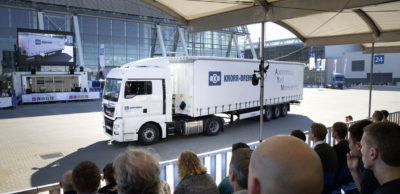 In der New Mobility World der IAA werden Zukunftsthemen präsentiert. 2018 wird der sächsische E-Lkw-Pionier FRAMO auf dieser Plattform Fahrtechnik für emissionsfreie Logistik demonstrieren.