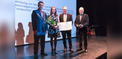 Verleihung des Manfred-Hirschvogel-Preises an Dr. Iris Kruppke. Links im Bild Prof. Dr. Chokri Cherif/Direktor des ITM, rechts neben der Preisträgerin Armin H. Maudrich/Vorstand der Frank Hirschvogel Stiftung und Prof. Dr. Fritz Aldinger/Kuratoriumsmitglied der Frank Hirschvogel Stiftung.