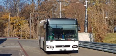 Der Elektro-O-Bus auf der 2018 neu errichteten, voll funktionsfähigen Oberleitungs-Teststrecke der WHZ auf dem Campus Scheffelstraße.