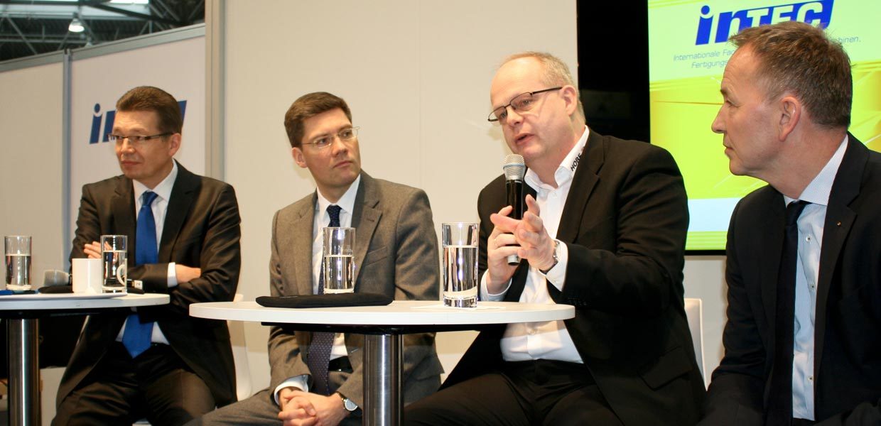 Automobiler Wandel mit Ecken und Kanten – Praktiker und Politiker diskutierten zum Fachforum new mobility im Rahmen von Intec und Z 2019: : Reinhard de Vries/Geschäftsführer VW Sachsen GmbH, Christian Hirte/Parlamentarischer Staatssekretär Bundeswirtschaftsministerium, Dr. Jens-Jörg Eßer/ Geschäftsführer Hobe GmbH und Dr. Stephan Kohlsmann/Geschäftsführer Profiroll Technologies GmbH