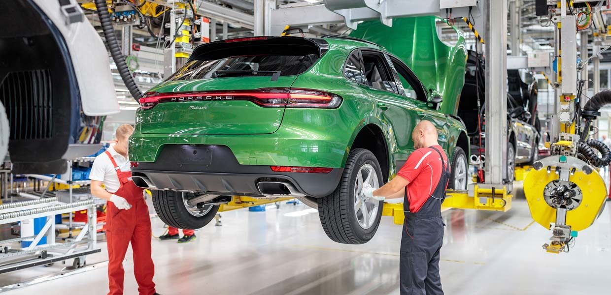 Jährlich werden bei Porsche Leipzig mehr als 90.000 Macan gebaut. Die nächste Generation des Kompakt-SUV, der E-Macan, wird vollelektrisch und ebenfalls am sächsischen Standort gefertigt.