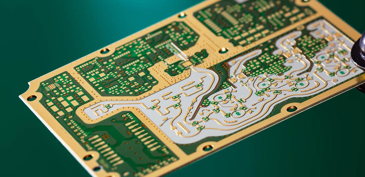 KSG zählt zu den führenden Herstellern von Hochfrequenzschaltungen, die u. a. in der Automobilindustrie gebraucht werden.