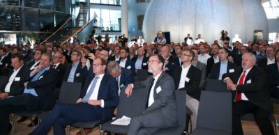 Mehr als 200 Vertreter der Automobilbranche verfolgten den ACOD-Kongress 2019 in der Gläsernen VW-Manufaktur in Dresden.