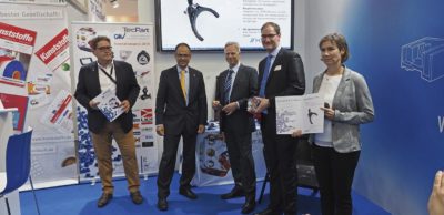 Die KOKI Technik Transmission Systems GmbH hat für die Entwicklung einer hochintegrativen smarten Kunststoff-Schaltgabel für ein Kfz-Hochleistungsgetriebe 2019 einen der begehrten Innovationspreise erhalten, die der GKV/TecPart Verband für Technische Kunststoff-Produkte e. V. aller drei Jahre im Rahmen der K-Messe in Düsseldorf vergibt. KOKI ist ein Partner von SmartErz.