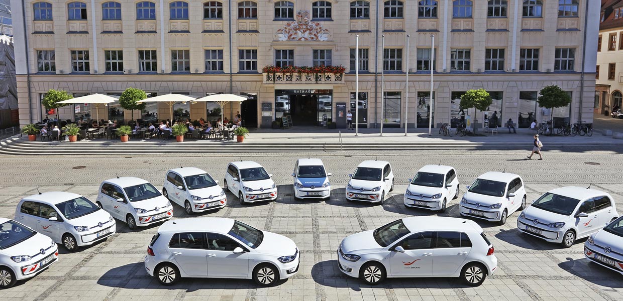 Kooperation Nachhaltige Mobilität – Zwickau hat schon 2017 damit begonnen, den städtischen Fuhrpark schrittweise auf E-Fahrzeuge umzustellen. Heute nutzen die Mitarbeiter von Ordnungs-, Kultur-, Bauordnungsamt sowie weiterer Bereiche bereits 13 E-Fahrzeuge.