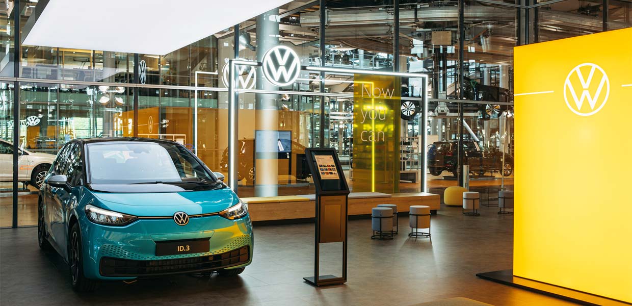 In der Gläsernen Manufaktur Dresden wurde der erste ID.Store eröffnet. Interessenten können sich dort von den Vorteilen der E-Mobilität im Allgemeinen und des ID.3 im Besonderen überzeugen.