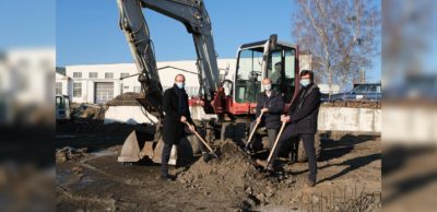 herone investiert in eine eigene Fertigung. Spatenstich für die herone-Produktionshalle: Dr. Robert Franke/Amtsleiter Wirtschaftsförderung der Stadt Dresden, Uwe Laule/Geschäftsführer Family Value), Alexander Rohkamm/Gesellschafter und Prokurist herone.