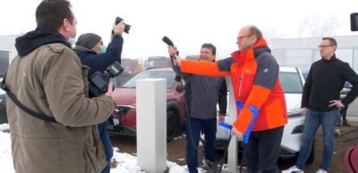 Bei einem Medientermin Anfang Januar 2021 machten Dirk Eckart und Walter Stuber, Geschäftsführer der Gemeinhardt Service GmbH Roßwein, auf eine gravierende Schwachstelle beim Umstieg auf E-Fahrzeugflotten aufmerksam – die fehlende Stromanschlussleistung.