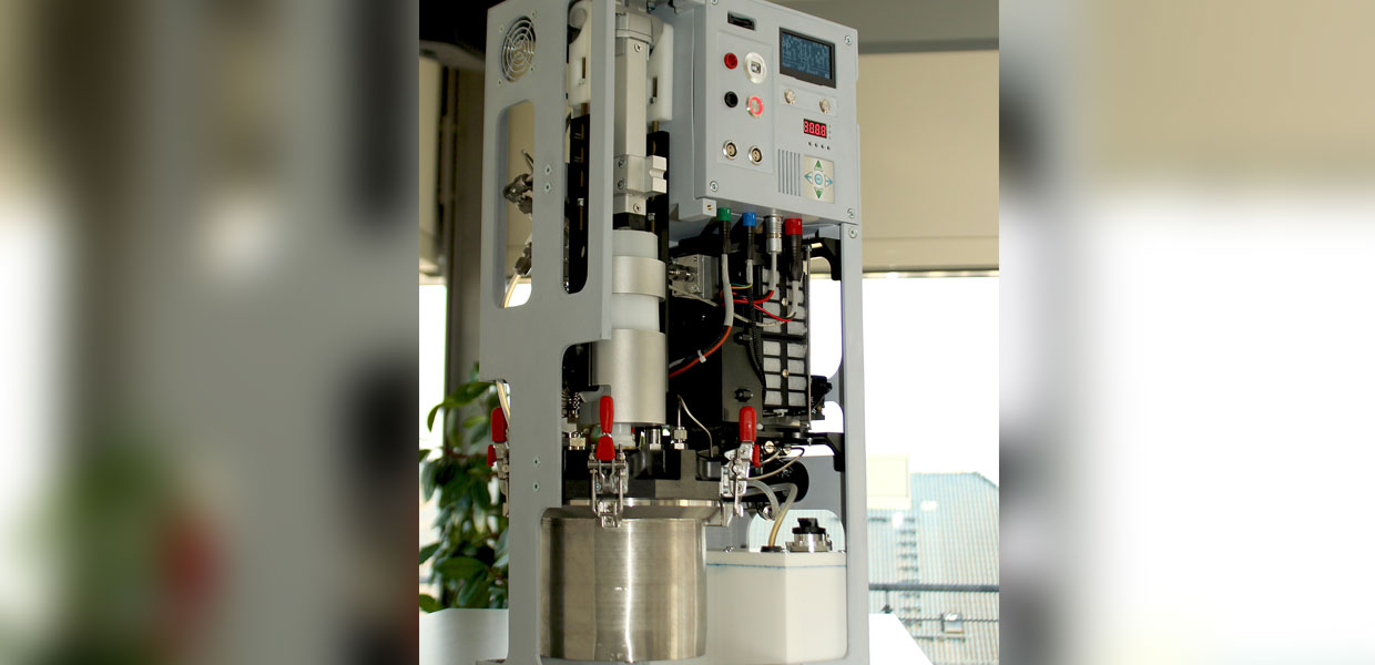 TRL5-Demonstrator eines Stromgenerators mit eingelegter Powerpaste-Kartusche und 100 W-PEM-Brennstoffzelle.