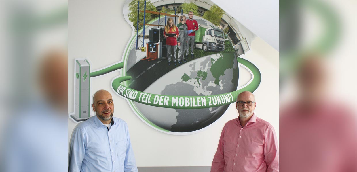 Wechsel beim Automobillogistikdienstleister Schnellecke: Ingo Bach (l.) folgt auf Ralph Hoyer als Geschäftsführer der sächsischen Schnellecke-Standorte.