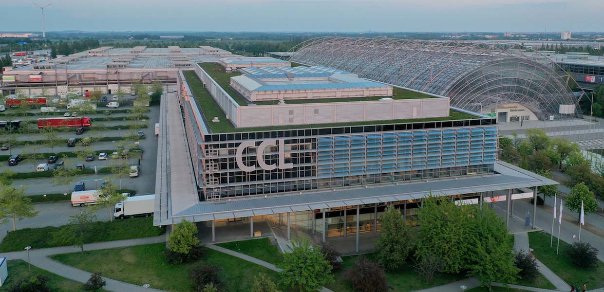 Das Congress Center Leipzig auf dem Messegelände im Norden der Stadt wird auch in den Jahre 2022 und 2023 Austragungsort des International Transport Forum (ITF) sein. In diesem Jahr wurde das Ereignis pandemiebedingt von Leipzig aus online in die Welt getragen.