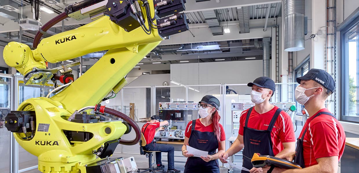 Neue Räumlichkeiten und moderne Technik stehen auf 1.600 Quadratmetern zur Erstausbildung und Qualifizierung bereit. Pünktlich zum Beginn des neuen Lehrjahres ging das erweiterte Ausbildungszentrum im Porsche-Werk Leipzig in Betrieb.