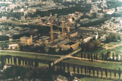 1991 übernahm Schnellecke das umweltbelastete Gelände des ehemaligen Spinnstoffwerkes Glauchau.