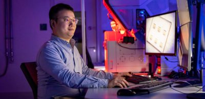 Smart dust Forscher Dr. Minshen Zhu.