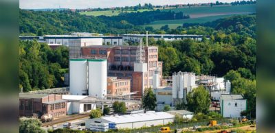 Auf dem Gelände der Fluorchemie Dohna wird sich in den nächsten Jahren viel verändern. Das Unternehmen plant umfangreiche Investitionen zur Erhöhung der Fluorwasserstoffsäure-Produktion, einem wichtigen Stoff für Elektrolyte in Lithium-Ionen-Batterien.